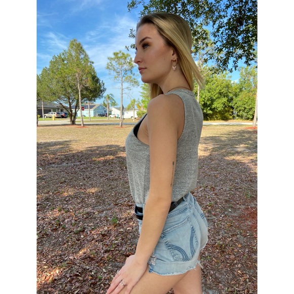 🦋 Stitch Fix Low Cut Gray Criss Cross Blouse Top - Picture 4 of 8